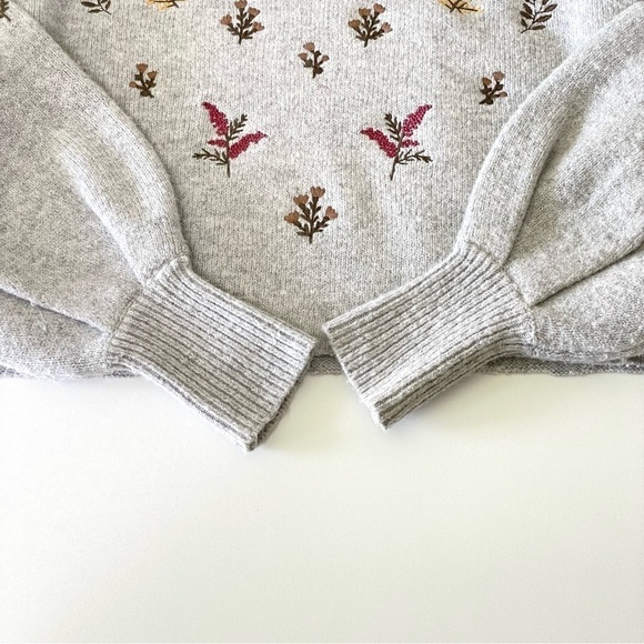 Oak + Fort Floral Embroidered Relaxed Balloon Sleeve Cropped Sweater Grey XS - Picture 9 of 13